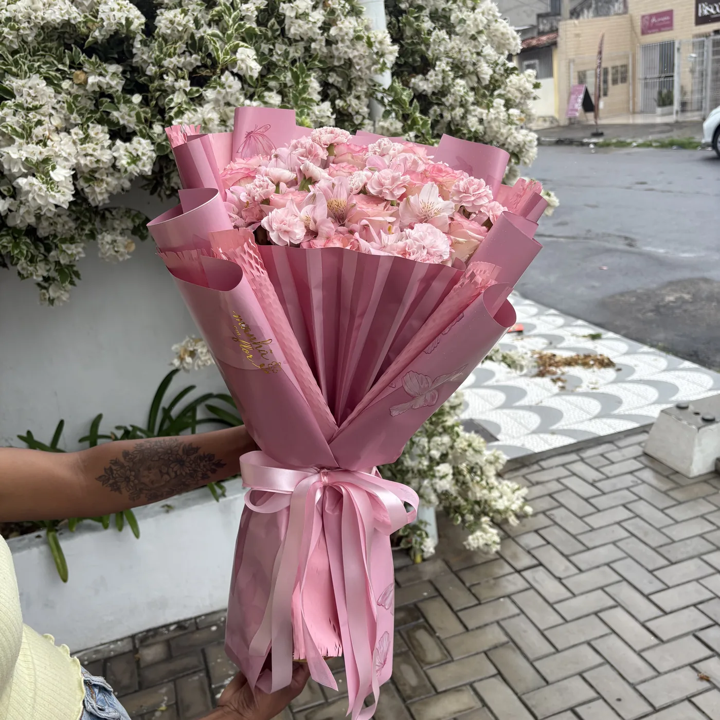 Caixa coração com rosas vermelhas e mensagem Te Amo