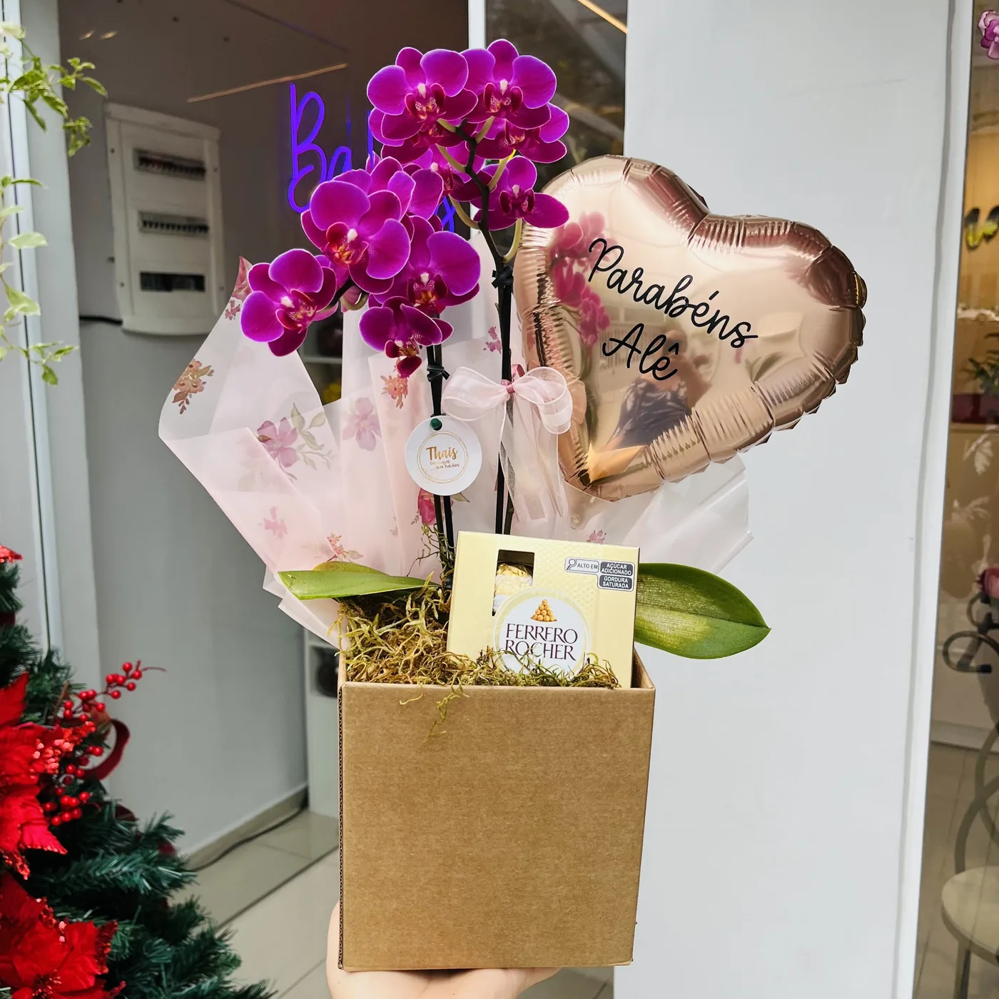 Orquídea com balão personalizado e bombons Ferrero Rocher