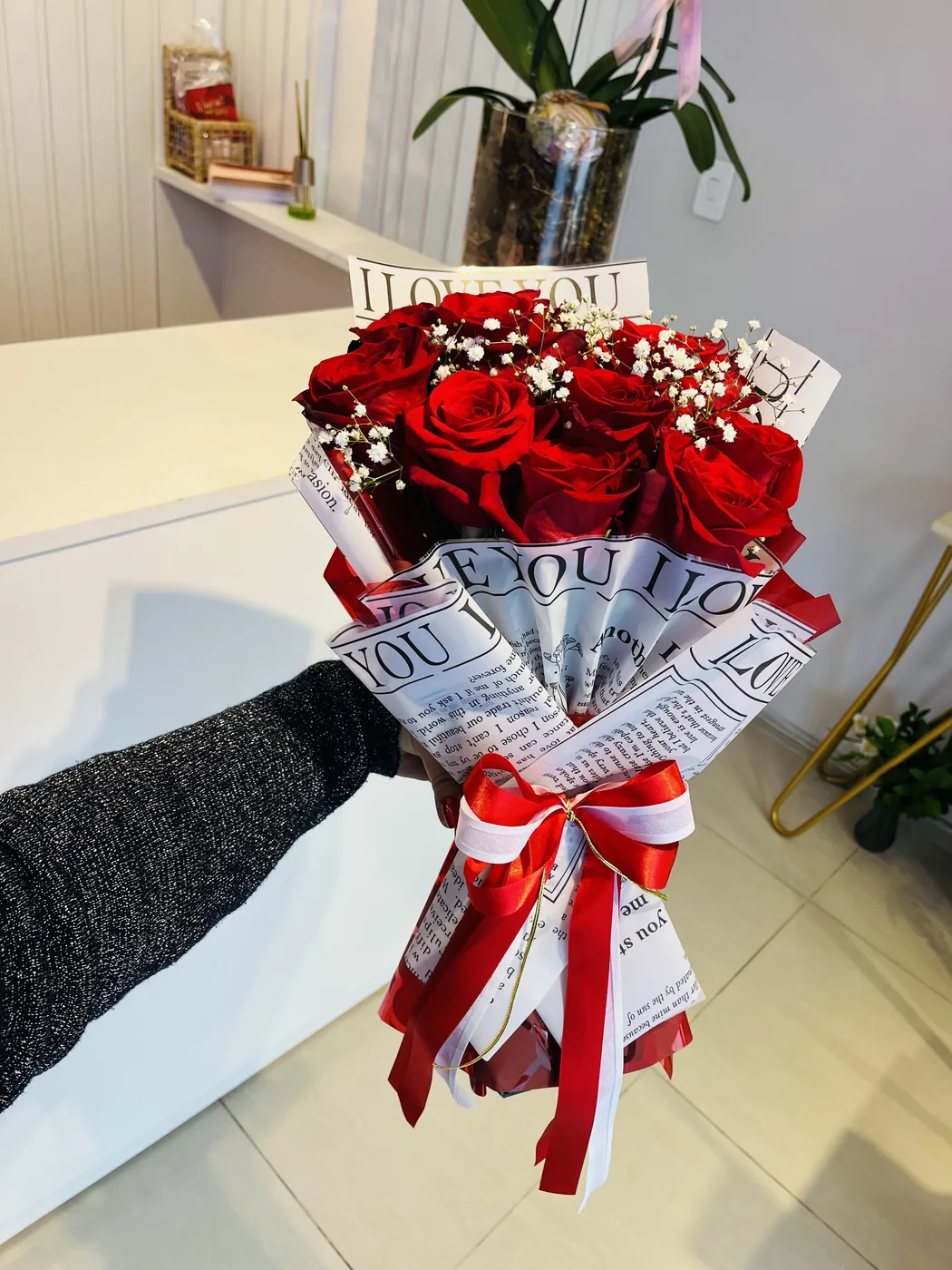 Buquê de rosas vermelhas com papel I Love You